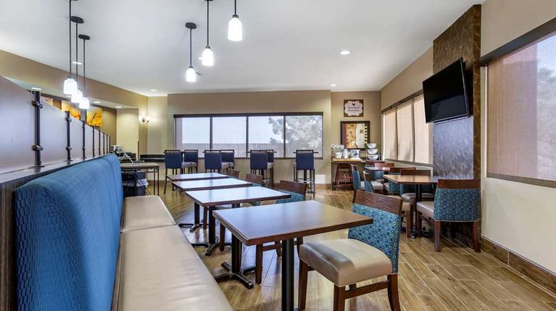 <b>Comfort Suites Hobbs Restaurant</b>. Images powered by <a href="https://iceportal.shijigroup.com/" title="IcePortal" target="_blank">IcePortal</a>.