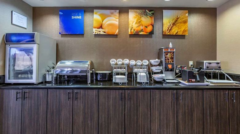 <b>Comfort Suites Hobbs Restaurant</b>. Images powered by <a href="https://iceportal.shijigroup.com/" title="IcePortal" target="_blank">IcePortal</a>.