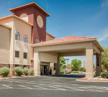Quality Inn & Suites Exterior