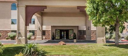 Quality Inn & Suites Exterior