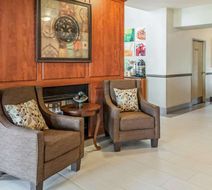 Quality Inn & Suites Lobby