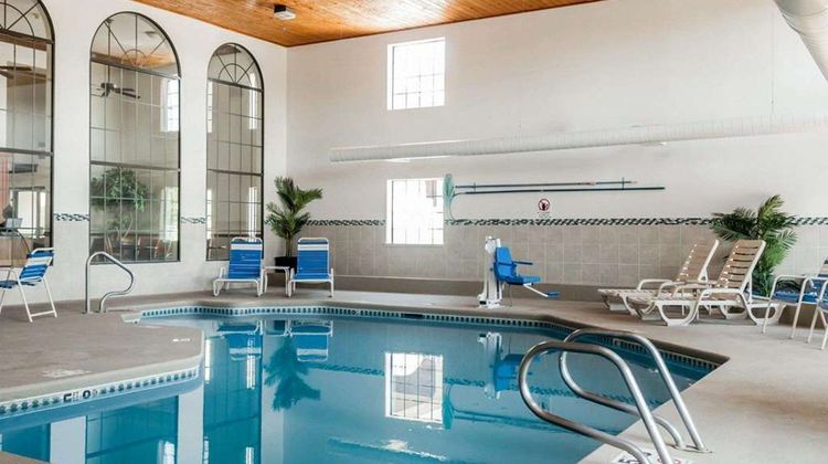 Quality Inn & Suites Pool