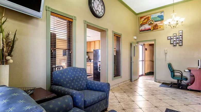 <b>Rodeway Inn Farmington Lobby</b>. Images powered by <a href="https://iceportal.shijigroup.com/" title="IcePortal" target="_blank">IcePortal</a>.