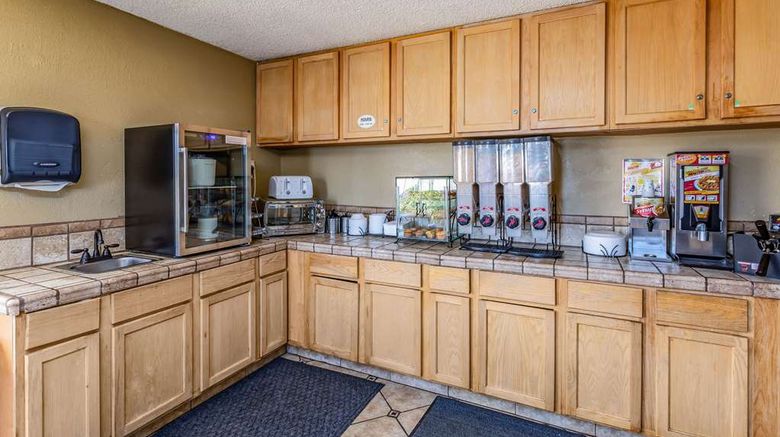 <b>Rodeway Inn Farmington Restaurant</b>. Images powered by <a href="https://iceportal.shijigroup.com/" title="IcePortal" target="_blank">IcePortal</a>.