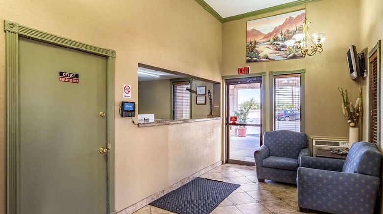 <b>Rodeway Inn Farmington Lobby</b>. Images powered by <a href="https://iceportal.shijigroup.com/" title="IcePortal" target="_blank">IcePortal</a>.