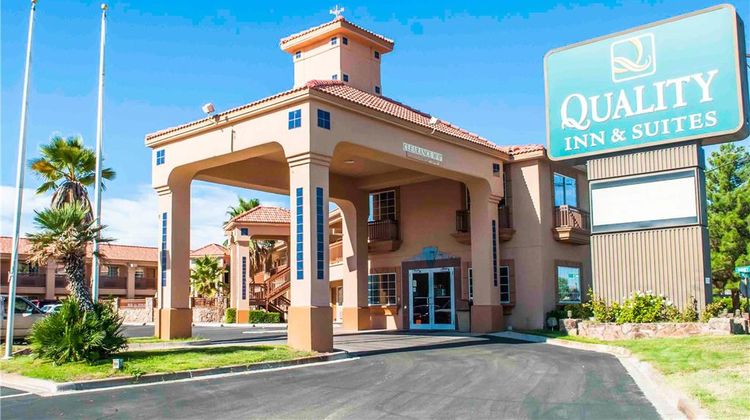 Quality Inn & Suites Exterior