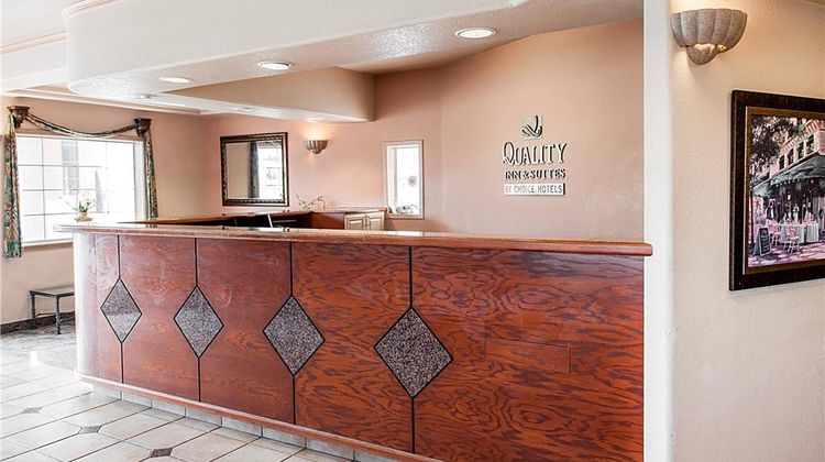 Quality Inn & Suites Lobby