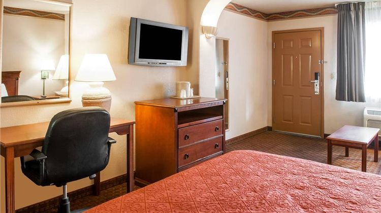 Quality Inn & Suites Room