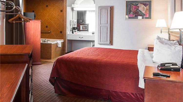 Quality Inn & Suites Suite