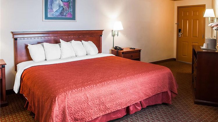 Quality Inn & Suites Suite