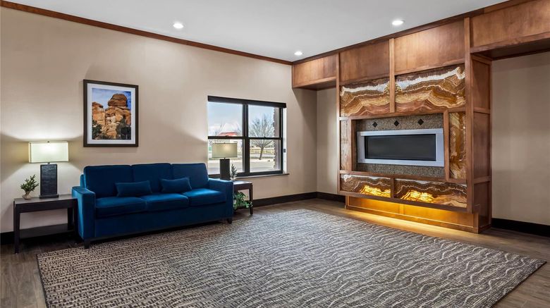 <b>Comfort Suites Roswell North Lobby</b>. Images powered by <a href="https://iceportal.shijigroup.com/" title="IcePortal" target="_blank">IcePortal</a>.