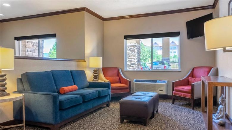 <b>Comfort Inn Albuquerque Airport Lobby</b>. Images powered by <a href="https://iceportal.shijigroup.com/" title="IcePortal" target="_blank">IcePortal</a>.