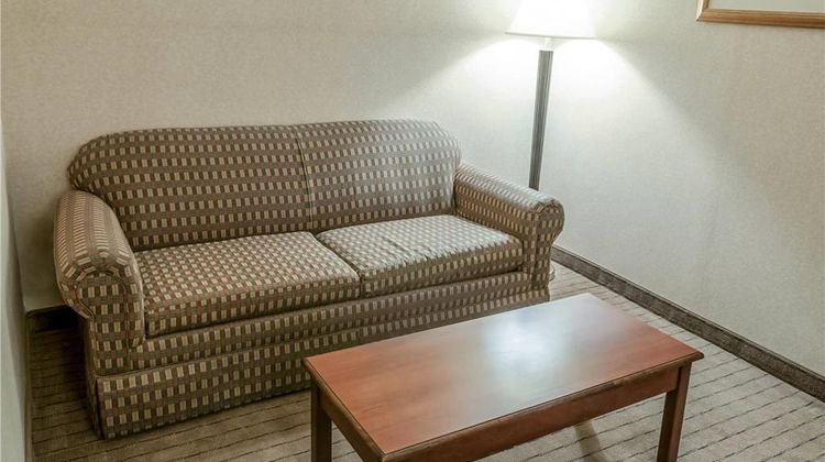 Quality Inn & Suites Suite