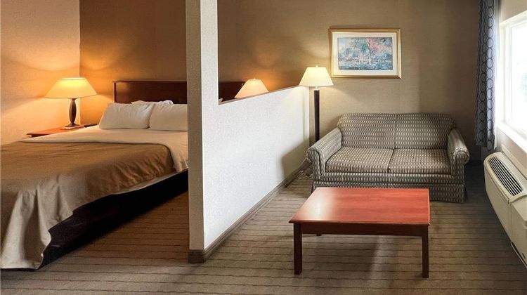 Quality Inn & Suites Room