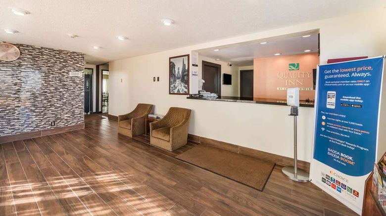 <b>Quality Inn Clovis Lobby</b>. Images powered by <a href="https://iceportal.shijigroup.com/" title="IcePortal" target="_blank">IcePortal</a>.