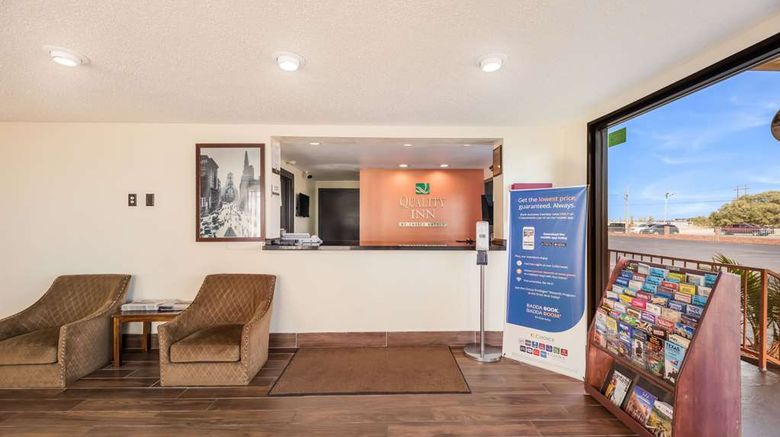 <b>Quality Inn Clovis Lobby</b>. Images powered by <a href="https://iceportal.shijigroup.com/" title="IcePortal" target="_blank">IcePortal</a>.