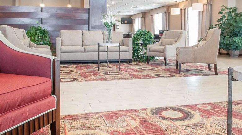 <b>Comfort Suites Lobby</b>. Images powered by <a href="https://iceportal.shijigroup.com/" title="IcePortal" target="_blank">IcePortal</a>.