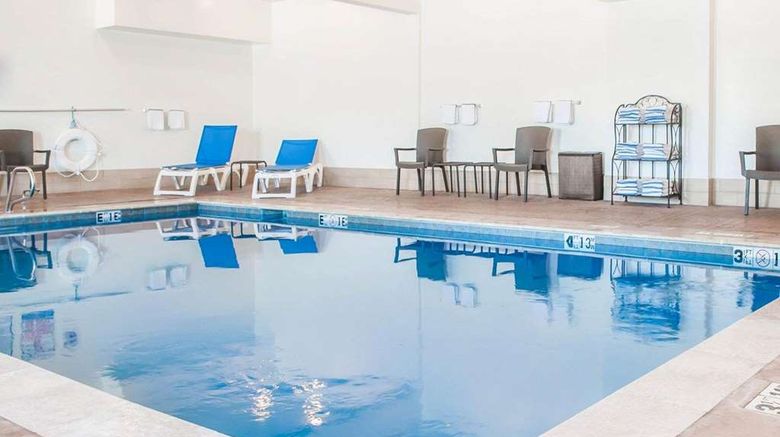 <b>Comfort Suites Pool</b>. Images powered by <a href="https://iceportal.shijigroup.com/" title="IcePortal" target="_blank">IcePortal</a>.