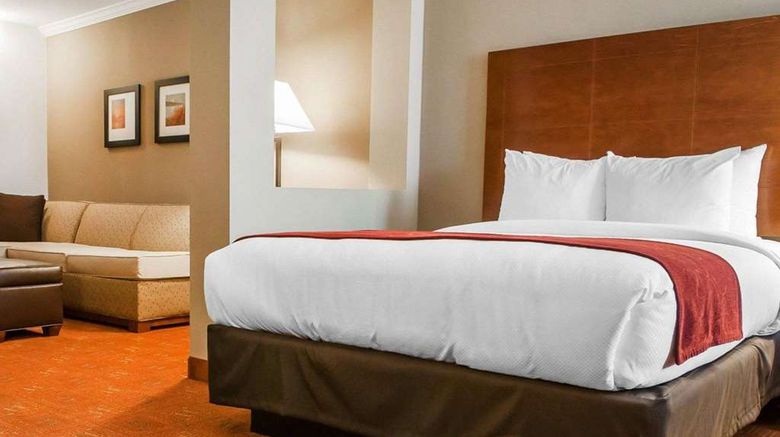 <b>Comfort Suites Suite</b>. Images powered by <a href="https://iceportal.shijigroup.com/" title="IcePortal" target="_blank">IcePortal</a>.