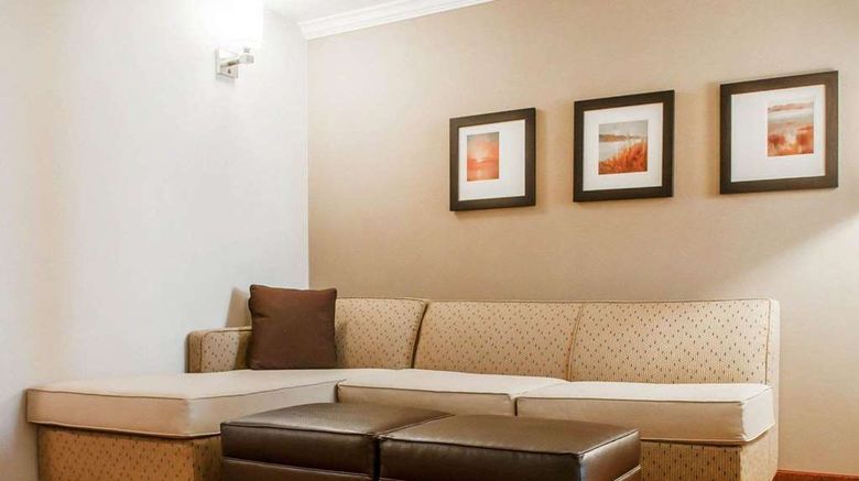 <b>Comfort Suites Suite</b>. Images powered by <a href="https://iceportal.shijigroup.com/" title="IcePortal" target="_blank">IcePortal</a>.