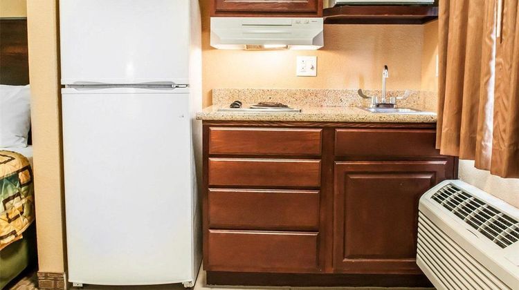 Suburban Studios Room