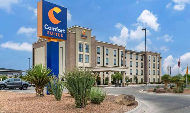 Comfort Suites Exterior