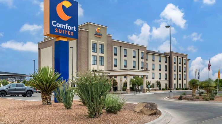 Comfort Suites Exterior