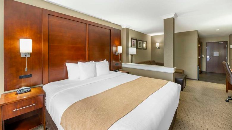 <b>Comfort Suites Room</b>. Images powered by <a href="https://iceportal.shijigroup.com/" title="IcePortal" target="_blank">IcePortal</a>.