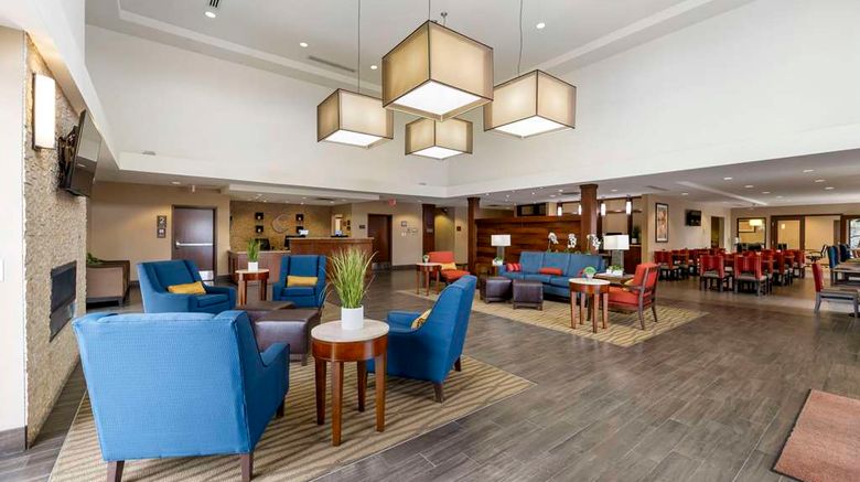 <b>Comfort Suites Lobby</b>. Images powered by <a href="https://iceportal.shijigroup.com/" title="IcePortal" target="_blank">IcePortal</a>.
