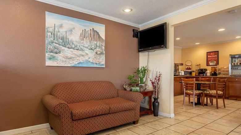 <b>Econo Lodge, Santa Rosa Lobby</b>. Images powered by <a href="https://iceportal.shijigroup.com/" title="IcePortal" target="_blank">IcePortal</a>.