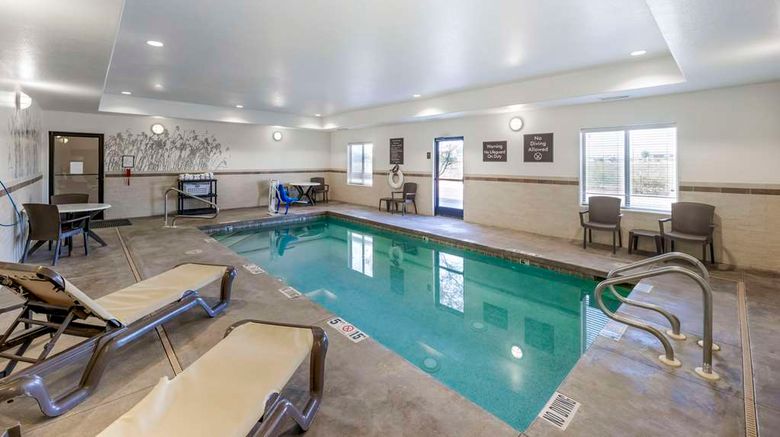 <b>Sleep Inn & Suites, Carlsbad Pool</b>. Images powered by <a href="https://iceportal.shijigroup.com/" title="IcePortal" target="_blank">IcePortal</a>.
