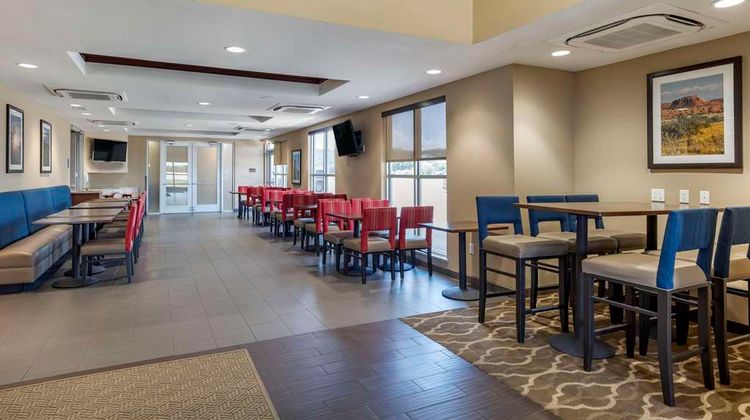 Comfort Inn and Suites Edgewood Restaurant