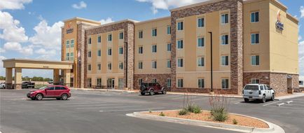 Comfort Inn and Suites Edgewood Exterior