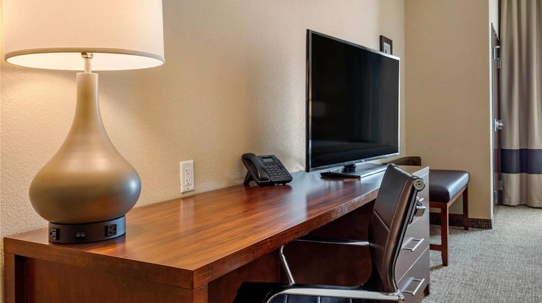 <b>Comfort Inn and Suites Edgewood Suite</b>. Images powered by <a href="https://iceportal.shijigroup.com/" title="IcePortal" target="_blank">IcePortal</a>.