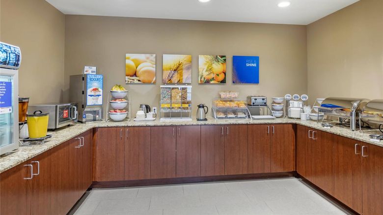 <b>Comfort Inn and Suites Edgewood Restaurant</b>. Images powered by <a href="https://iceportal.shijigroup.com/" title="IcePortal" target="_blank">IcePortal</a>.