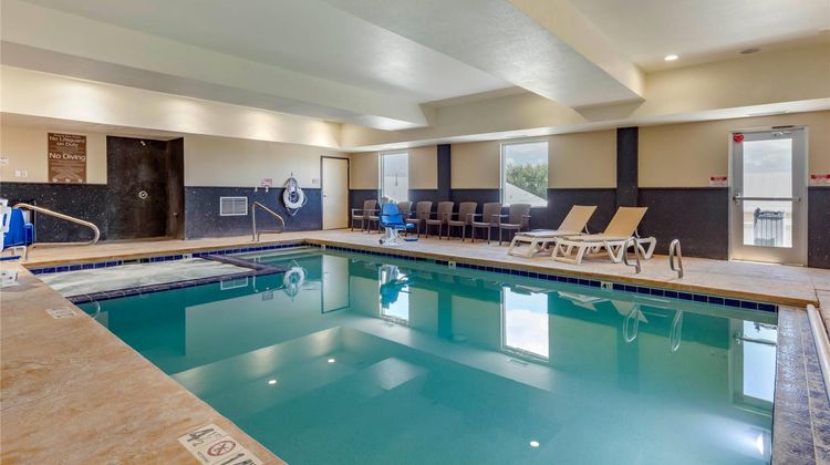 Comfort Inn and Suites Edgewood Pool