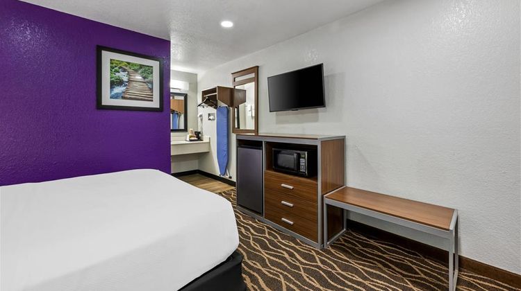Rodeway Inn Carlsbad Room