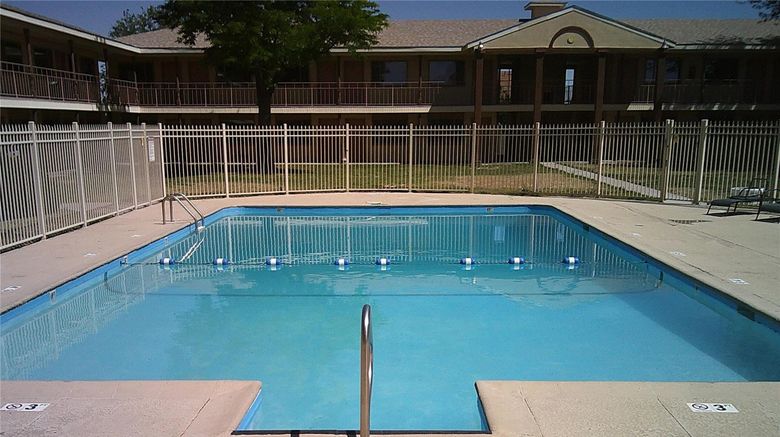 <b>Rodeway Inn Pool</b>. Images powered by <a href="https://iceportal.shijigroup.com/" title="IcePortal" target="_blank">IcePortal</a>.