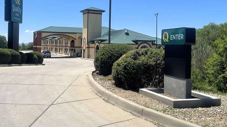 Quality Inn Exterior