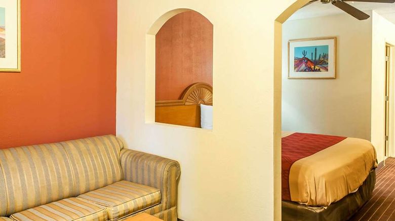 <b>Econo Lodge West Suite</b>. Images powered by <a href="https://iceportal.shijigroup.com/" title="IcePortal" target="_blank">IcePortal</a>.
