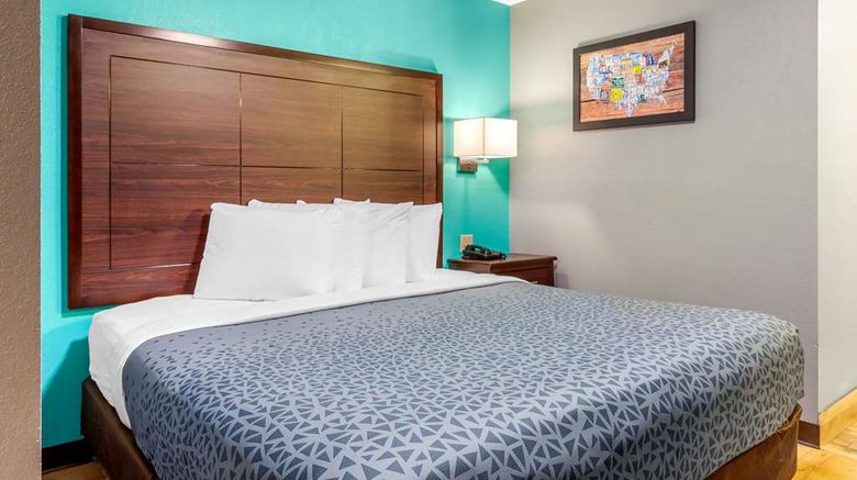 <b>Econo Lodge West Suite</b>. Images powered by <a href="https://iceportal.shijigroup.com/" title="IcePortal" target="_blank">IcePortal</a>.
