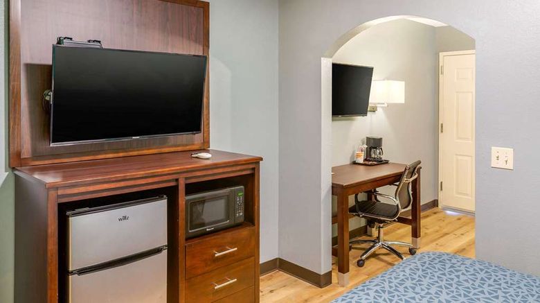<b>Econo Lodge West Suite</b>. Images powered by <a href="https://iceportal.shijigroup.com/" title="IcePortal" target="_blank">IcePortal</a>.