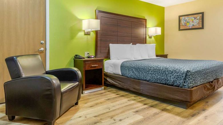 <b>Econo Lodge West Room</b>. Images powered by <a href="https://iceportal.shijigroup.com/" title="IcePortal" target="_blank">IcePortal</a>.