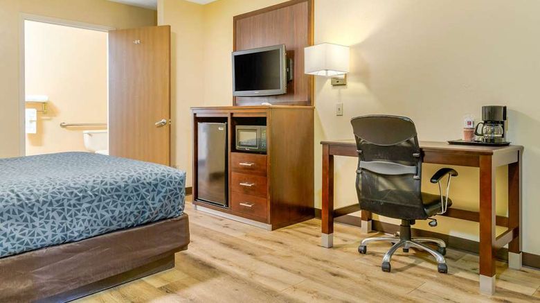 <b>Econo Lodge West Room</b>. Images powered by <a href="https://iceportal.shijigroup.com/" title="IcePortal" target="_blank">IcePortal</a>.