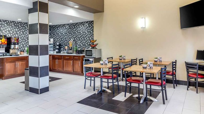 <b>Econo Lodge West Restaurant</b>. Images powered by <a href="https://iceportal.shijigroup.com/" title="IcePortal" target="_blank">IcePortal</a>.