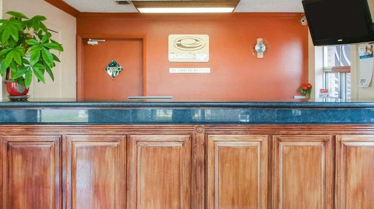 Econo Lodge Lobby