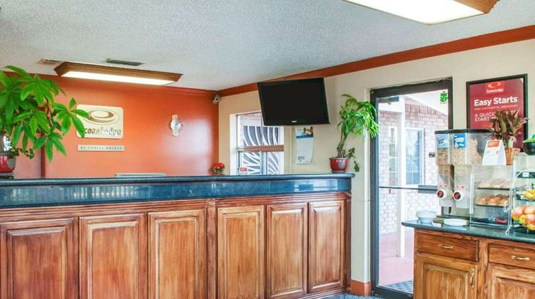 Econo Lodge Lobby