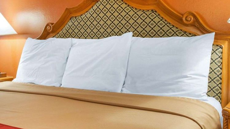 Econo Lodge Room