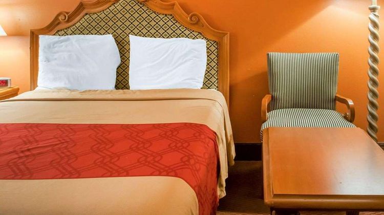Econo Lodge Room