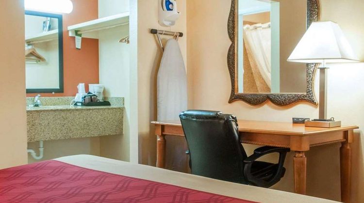 Econo Lodge Room